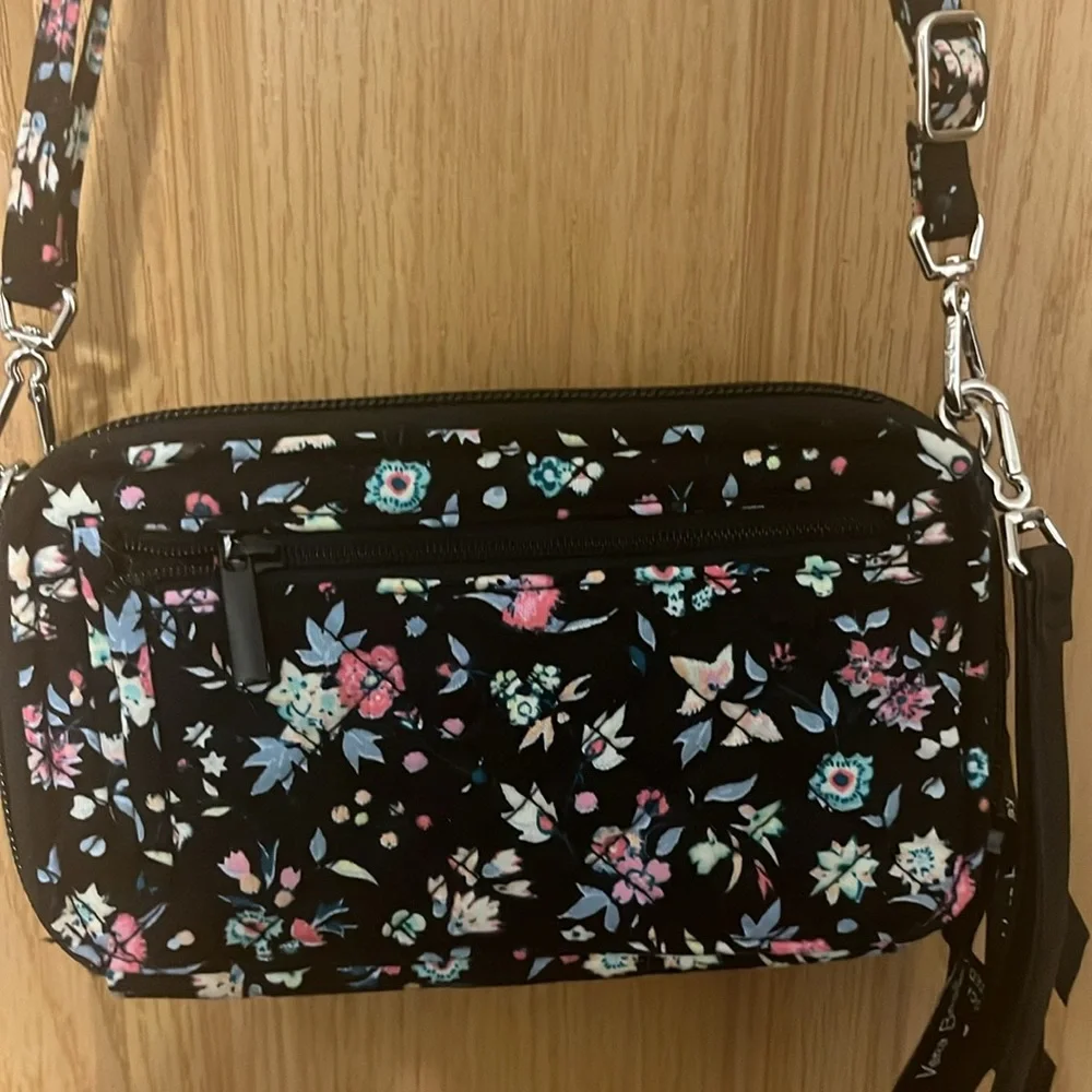 Vera Bradley, all in one Crossbody purse - Picture 2 of 6